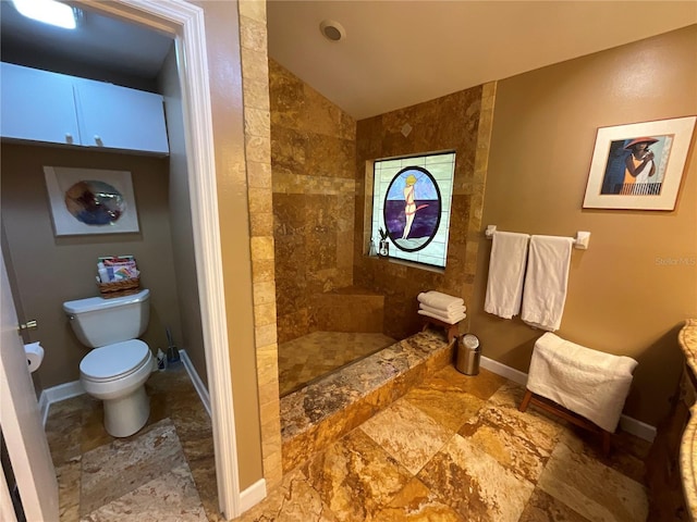 913 Red Fox Rd, Altamonte Springs, FL 32714 - full bathroom featuring toilet, walk in shower, lofted ceiling, stone finish flooring, and baseboards