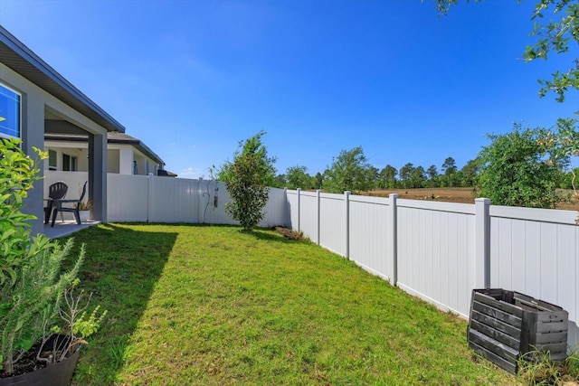 view of yard featuring a fenced backyard