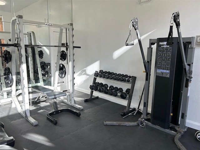 workout area featuring baseboards