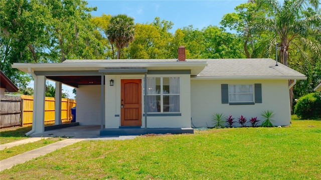 view of front facade featuring a chimney, fence, a front lawn, and roof with shingles