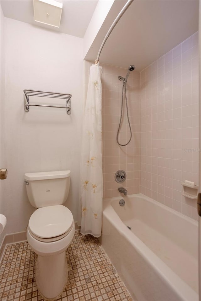 8 Trilby Br, Longwood, FL 32779 - bathroom featuring toilet, shower / tub combo, and baseboards