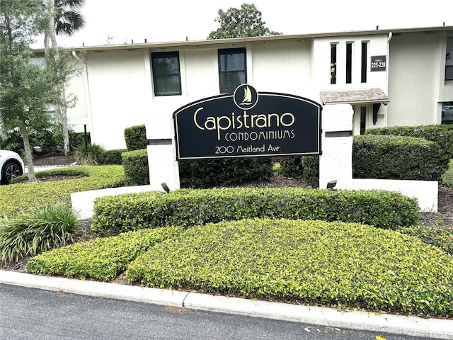 view of community / neighborhood sign