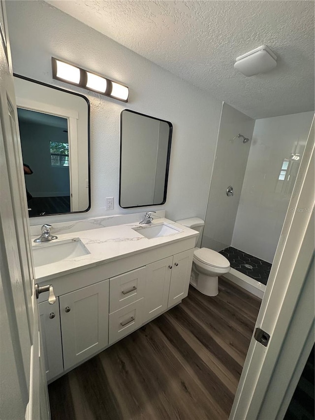 545 Brooks Ct, Polk City, FL 33868 - full bath with walk in shower, wood finished floors, a sink, and a textured ceiling