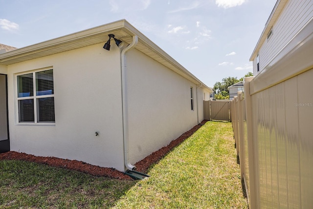4012 Meandering Bay Dr, Apopka, FL 32712 - view of side of home with stucco siding and a gate