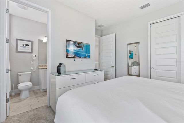 7759 Westland Dr, Kissimmee, FL 34747 - bedroom featuring baseboards, ensuite bath, visible vents, and a closet
