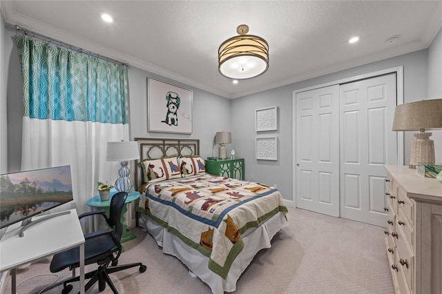bedroom featuring light colored carpet, recessed lighting, crown molding, and a closet