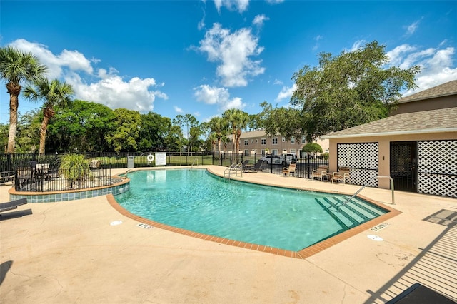 5004 Ashford Falls Ln, Oviedo, FL 32765 - community pool featuring fence and a patio area