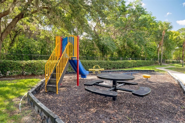 5004 Ashford Falls Ln, Oviedo, FL 32765 - community jungle gym with fence