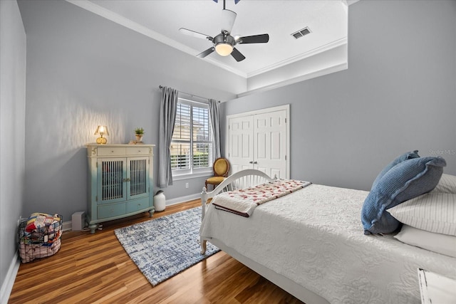 10664 Emerald Chase Dr, Orlando, FL 32836 - bedroom with visible vents, baseboards, crown molding, and wood finished floors