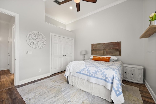 10664 Emerald Chase Dr, Orlando, FL 32836 - bedroom with ceiling fan, ornamental molding, visible vents, wood finished floors, and baseboards