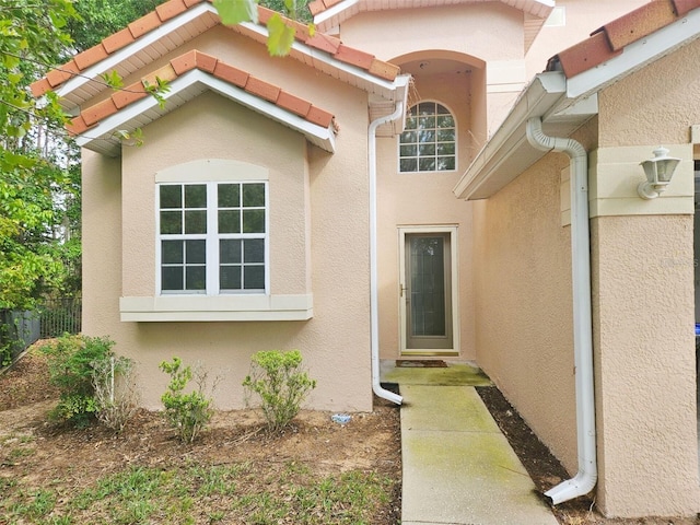 5421 Watervista Dr, Orlando, FL 32821 - doorway to property with stucco siding