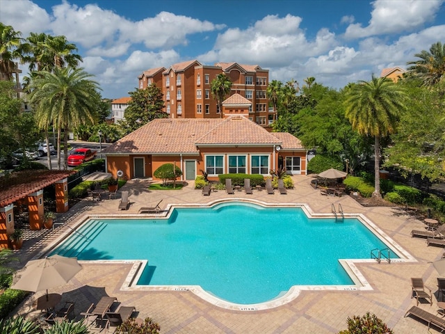 6959 Brescia Way, Orlando, FL 32819 - community pool featuring a patio area