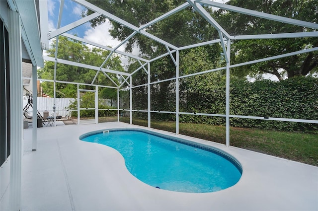 view of swimming pool featuring a lanai, a patio area, a fenced backyard, and a fenced in pool