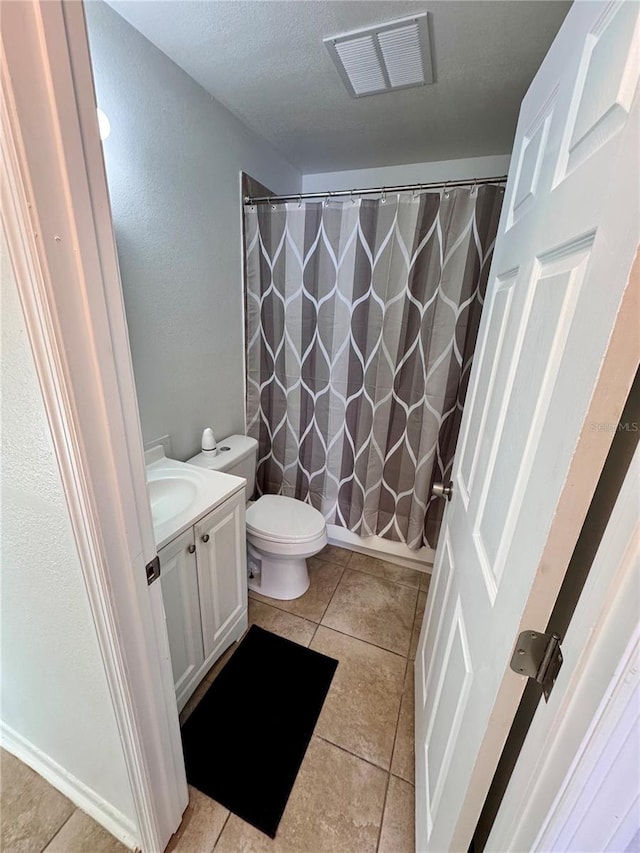 bathroom featuring toilet, vanity, a shower with shower curtain, and visible vents
