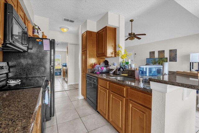 1065 S Hiawassee Rd Unit 1436, Orlando, FL 32835 - kitchen featuring visible vents, a peninsula, ceiling fan, a sink, and black appliances