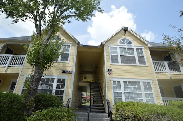 1075 S Hiawassee Rd Unit 916, Orlando, FL 32835 - view of front facade featuring stairway