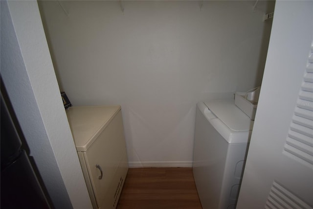 1075 S Hiawassee Rd Unit 916, Orlando, FL 32835 - clothes washing area with baseboards, washer and clothes dryer, laundry area, and wood finished floors