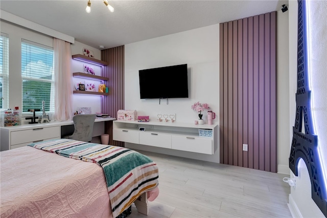 8109 Ludington Cir, Orlando, FL 32836 - bedroom featuring light wood-style flooring and a textured ceiling