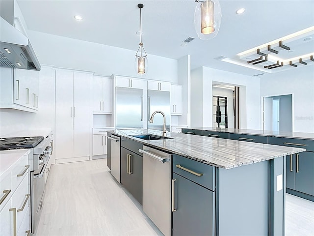 1080 E Jack Nicklaus Ct, Kissimmee, FL 34747 - kitchen with premium appliances, extractor fan, an island with sink, a sink, and white cabinets