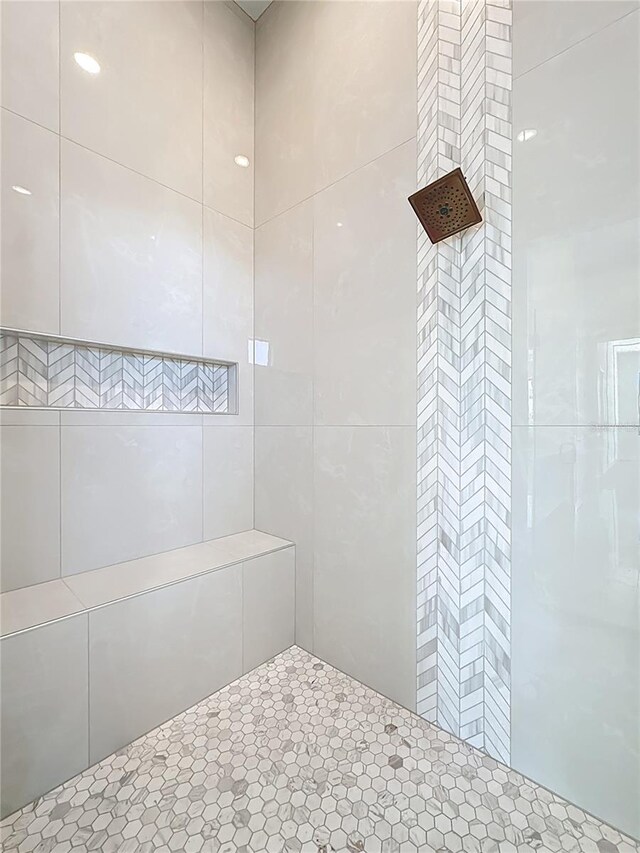 1080 E Jack Nicklaus Ct, Kissimmee, FL 34747 - bathroom with a tile shower