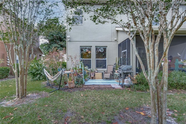 8419 Chamberlain Pl, Oviedo, FL 32765 - rear view of house with a yard and stucco siding