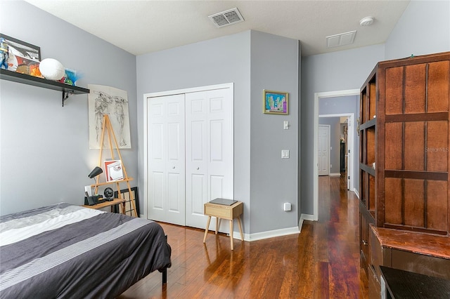8419 Chamberlain Pl, Oviedo, FL 32765 - bedroom featuring baseboards, wood finished floors, a closet, and visible vents