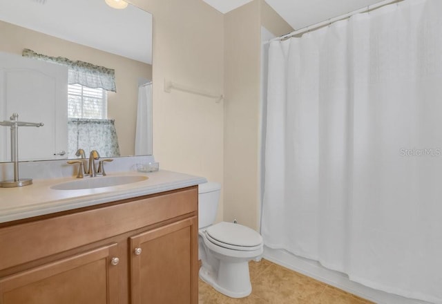 987 Alston Bay Blvd, Apopka, FL 32703 - full bathroom featuring tile patterned flooring, vanity, and a shower with curtain