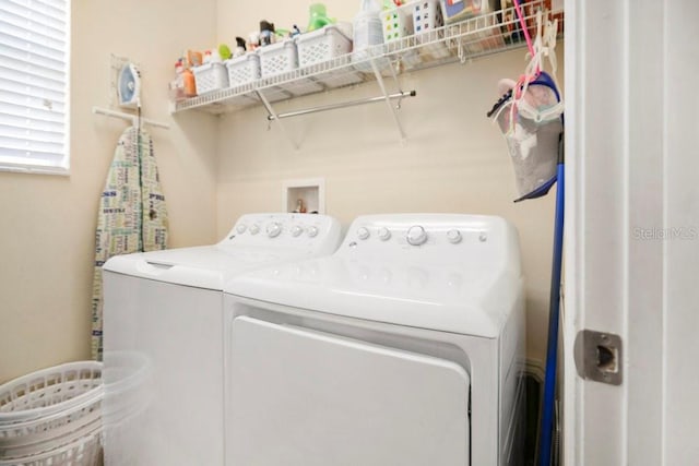 987 Alston Bay Blvd, Apopka, FL 32703 - laundry room featuring independent washer and dryer