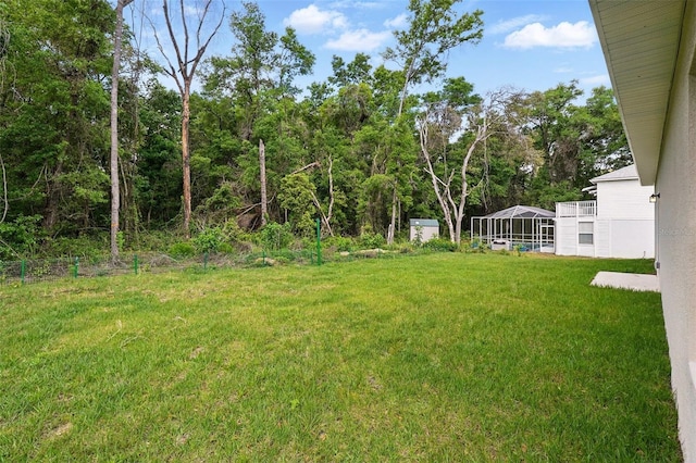 view of green lawn