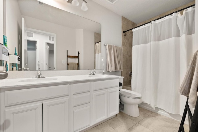 4301 Creek Bank Dr, Kissimmee, FL 34744 - full bath featuring visible vents, double vanity, a sink, and shower / tub combo with curtain