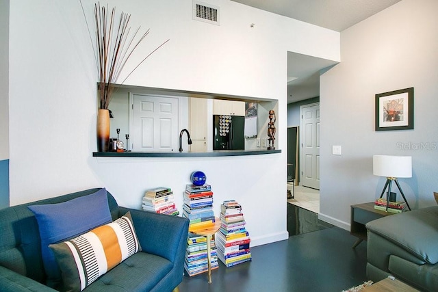 322 E Central Blvd Unit 1008, Orlando, FL 32801 - living area featuring baseboards and visible vents