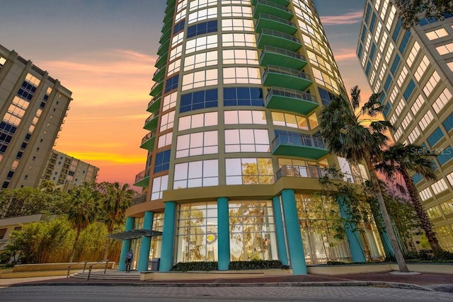 322 E Central Blvd Unit 1008, Orlando, FL 32801 - view of property at dusk