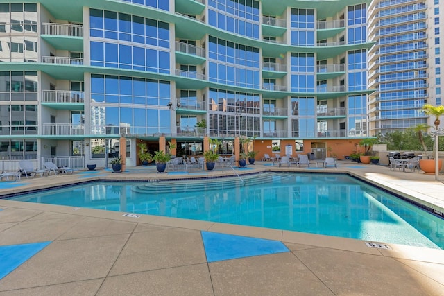 322 E Central Blvd Unit 1008, Orlando, FL 32801 - pool with a patio area