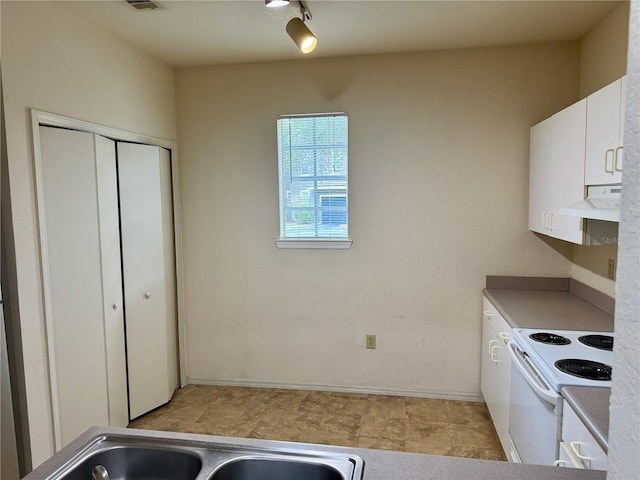 107 Vista Verdi Cir Unit 121, Lake Mary, FL 32746 - kitchen featuring electric stove, white cabinets, and under cabinet range hood