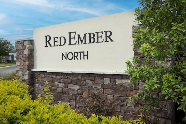 view of community / neighborhood sign