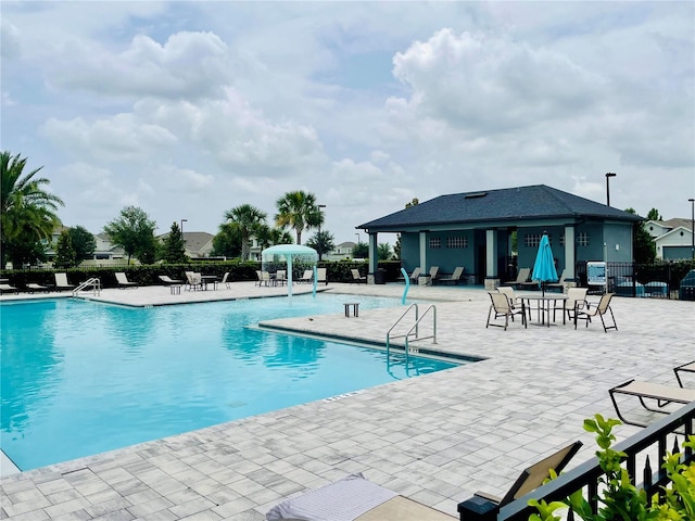 364 Lemongrass Rd, Minneola, FL 34715 - community pool with a patio area