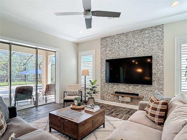 living area with wood finished floors, ceiling fan, baseboards, and recessed lighting