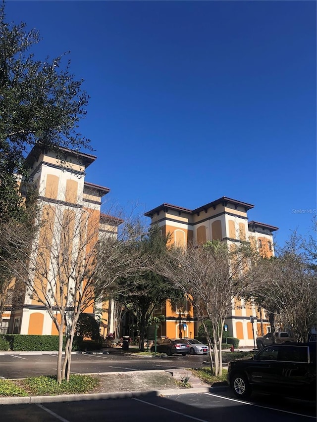 12527 Floridays Resort Dr Unit 311E, Orlando, FL 32821 - view of property featuring uncovered parking