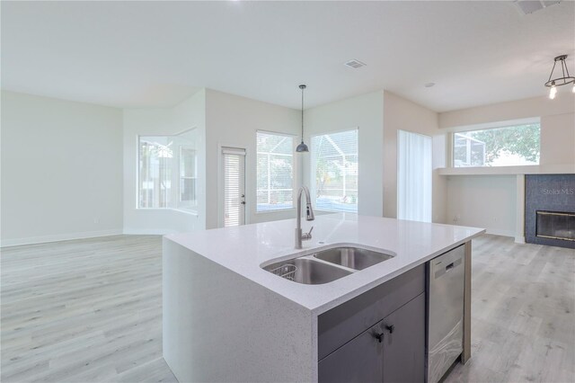 8023 Canyon Lake Cir, Orlando, FL 32835 - kitchen featuring a sink, dishwasher, open floor plan, and light wood-style flooring