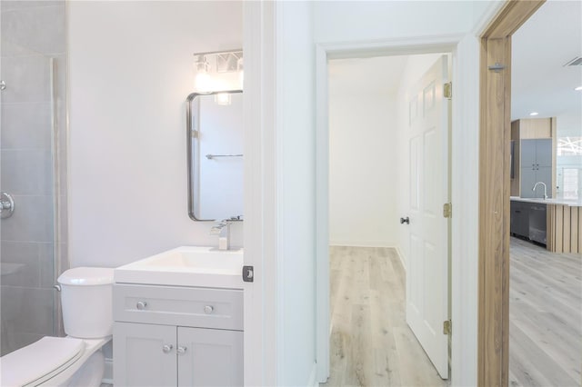 8023 Canyon Lake Cir, Orlando, FL 32835 - bathroom with wood finished floors, toilet, vanity, and a tile shower