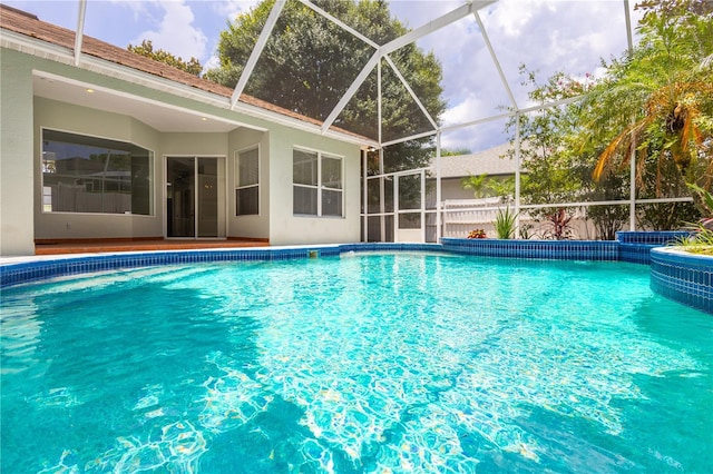 8023 Canyon Lake Cir, Orlando, FL 32835 - swimming pool featuring a lanai