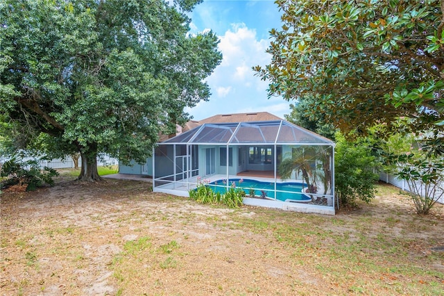 8023 Canyon Lake Cir, Orlando, FL 32835 - back of property featuring an outdoor pool, a patio, and a lanai
