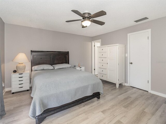 490 Burnt Tree Ln, Apopka, FL 32712 - bedroom featuring visible vents, light wood finished floors, ceiling fan, and baseboards