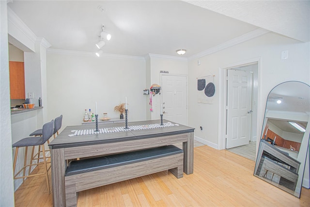 204 E S St Unit 2061, Orlando, FL 32801 - dining room featuring light wood-style floors, baseboards, and ornamental molding
