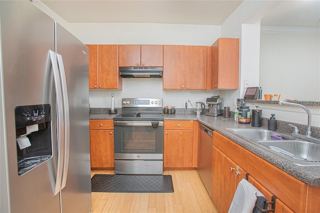 204 E S St Unit 2061, Orlando, FL 32801 - kitchen with ornamental molding, light wood-type flooring, under cabinet range hood, a sink, and stainless steel appliances