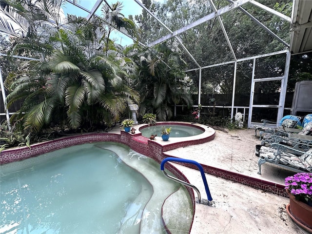 8935 Jonathan Manor Dr, Orlando, FL 32819 - view of swimming pool featuring a patio area, an in ground hot tub, and glass enclosure