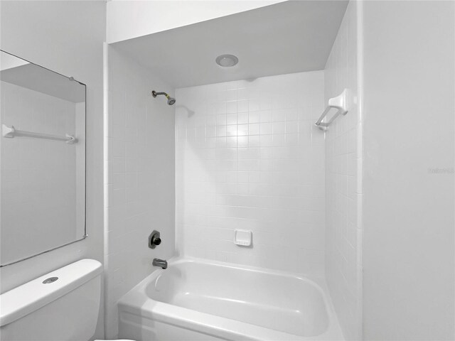 full bath with toilet and shower / bathtub combination