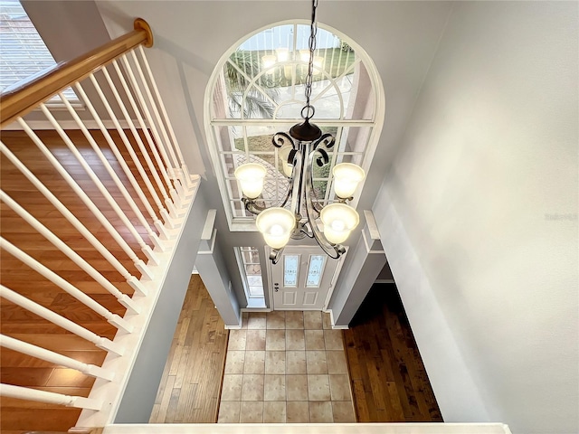 10915 Piping Rock Cir, Orlando, FL 32817 - entryway featuring a wealth of natural light, an inviting chandelier, a towering ceiling, and stairs
