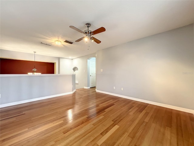 10915 Piping Rock Cir, Orlando, FL 32817 - spare room with arched walkways, visible vents, light wood-type flooring, and a ceiling fan