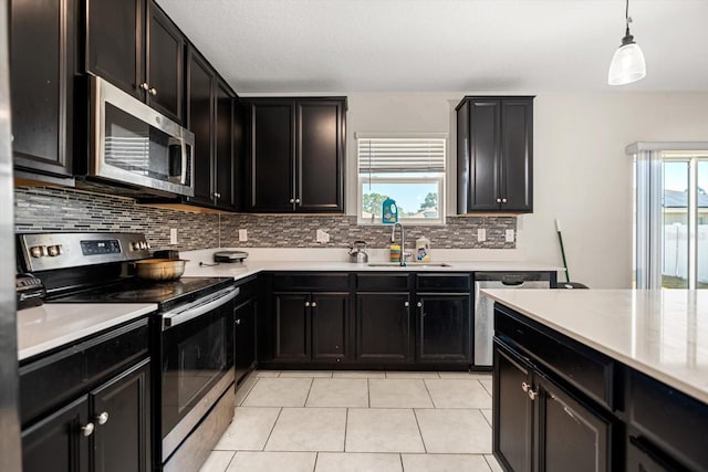 542 Patton Loop, Bartow, FL 33830 - kitchen featuring appliances with stainless steel finishes, a sink, healthy amount of natural light, and light countertops
